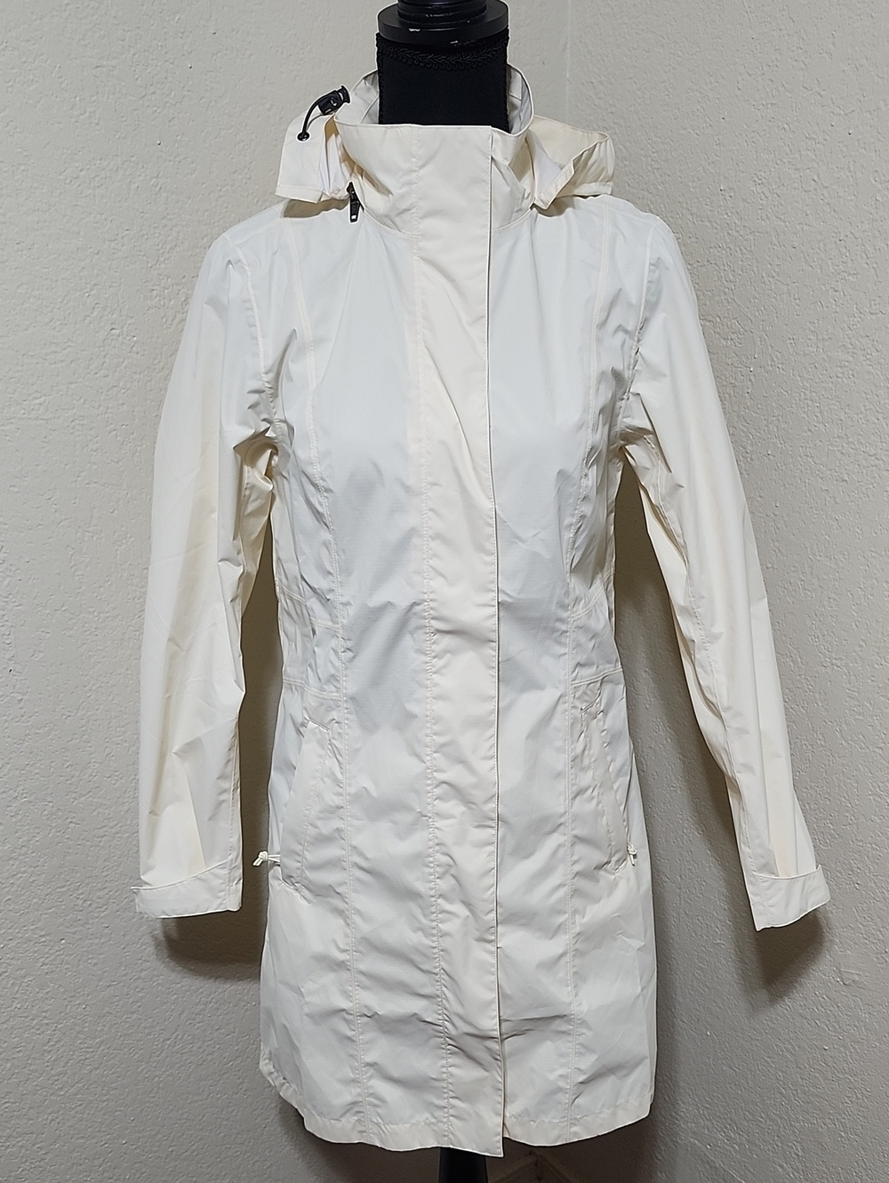 Quince Women's Weatherproof Long Rain Jacket Ivory/Cream Sz XS Lightweight